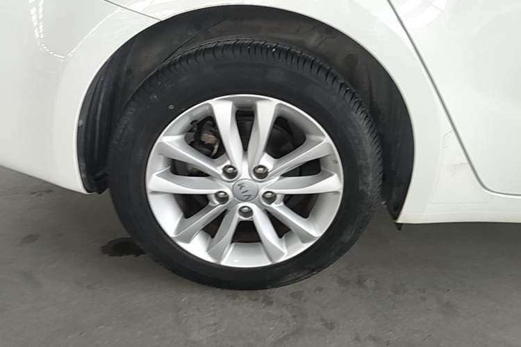 Used Kia K3 2016 1.6L Automatic GLS Right Rear Wheel Hub