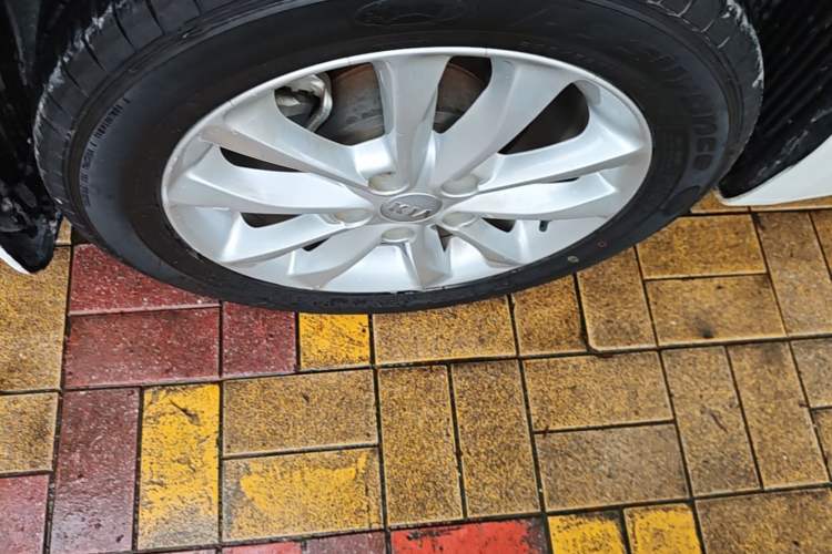 Used Kia K3 2016 1.6L Automatic GLS Right Rear Wheel Hub