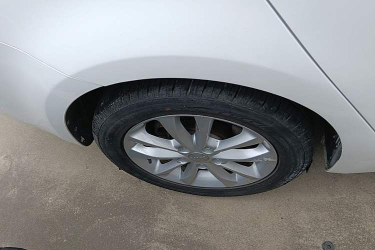 Used Kia K3 2016 1.6L Automatic GL Right Rear Wheel Hub