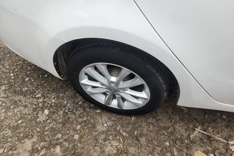 Used Kia K3 2016 1.6L Automatic GLS Right Rear Wheel Hub
