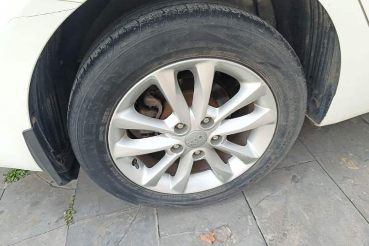 Used Kia K3 2016 1.6L Automatic GL Right Rear Wheel Hub