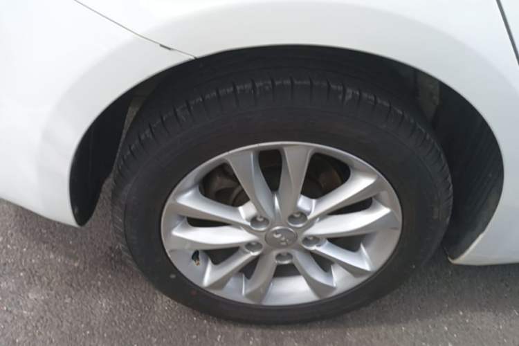 Used Kia K3 2016 1.6L Automatic GL Right Rear Wheel Hub