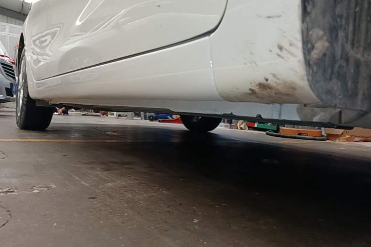 Used Kia K3 2016 1.6L Automatic with Sunroof Right Side Sill