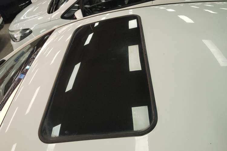 Used Kia K3 2016 1.6L Automatic with Sunroof Roof