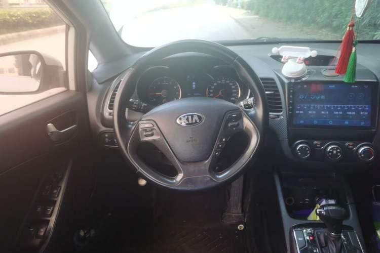 Used Kia K3 2016 1.6L Automatic GLS Steering Wheel