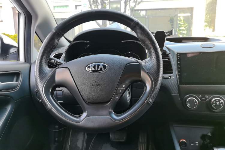 Used Kia K3 2016 1.6L Automatic GL Steering Wheel