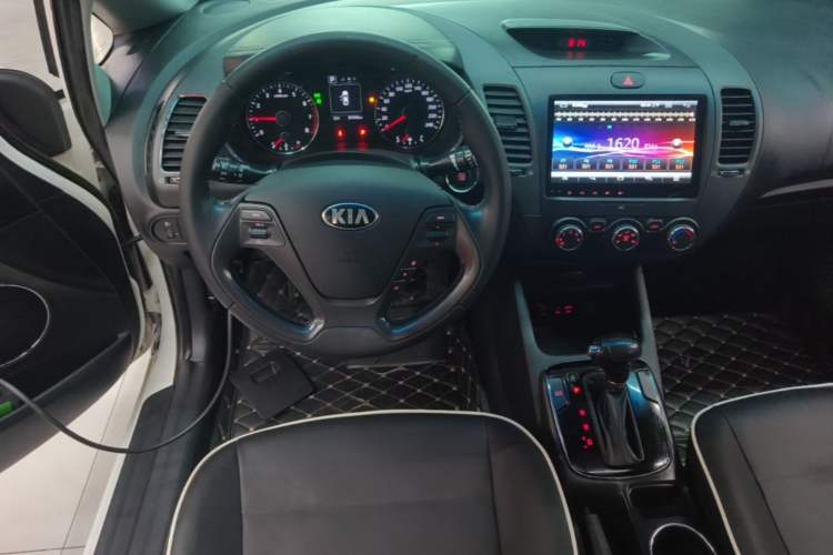 Used Kia K3 2016 1.6L Automatic GLS Steering Wheel