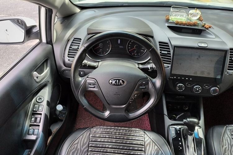 Used Kia K3 2016 1.6L Automatic GLS Steering Wheel