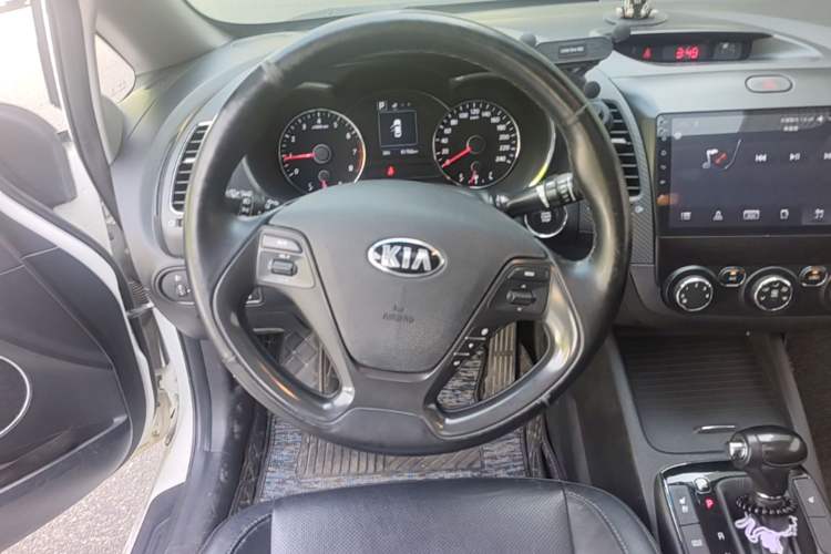 Used Kia K3 2016 1.6L Automatic GLS Steering Wheel