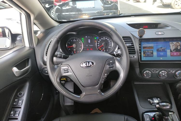 Used Kia K3 2016 1.6L Automatic GLS Steering Wheel