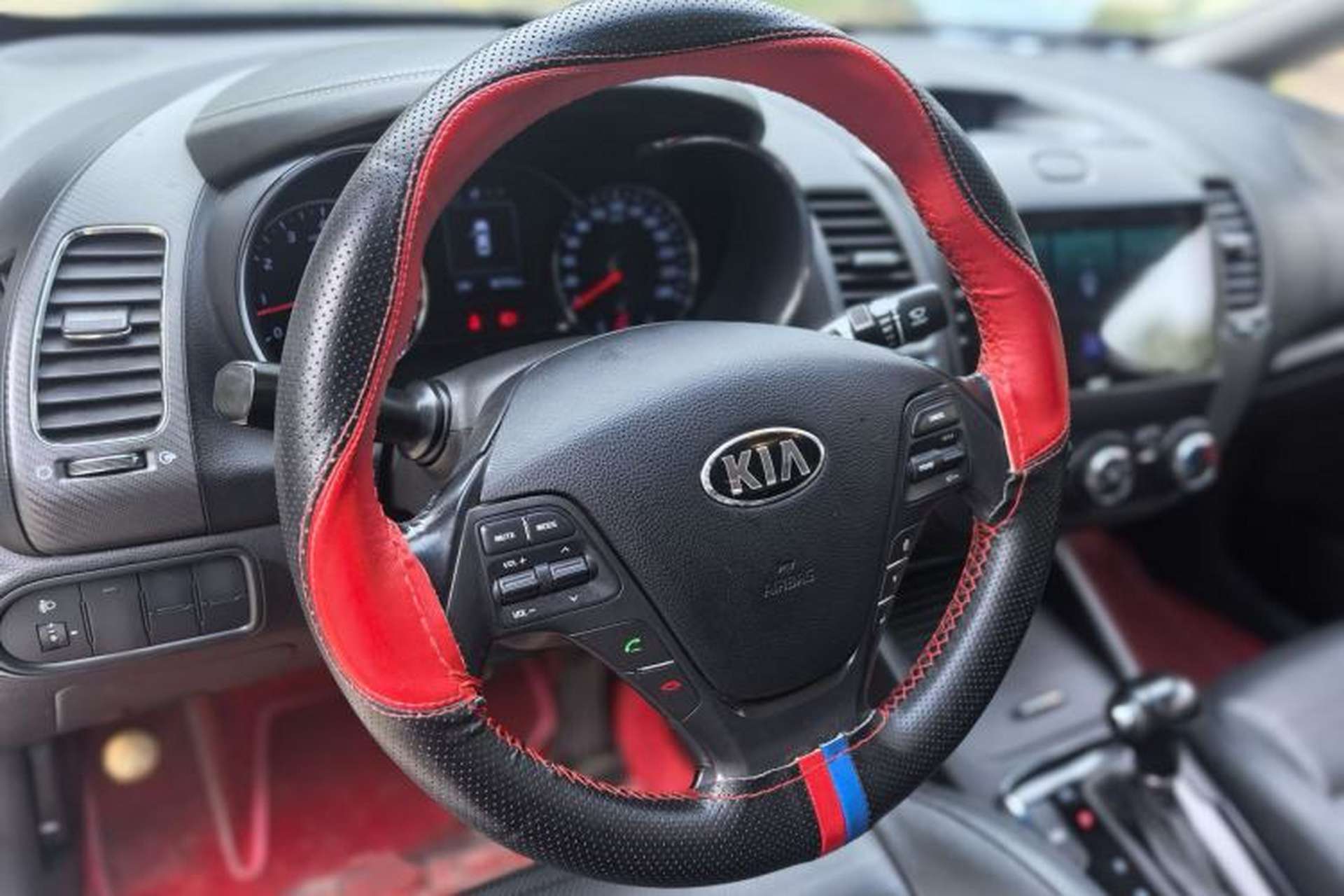 Used Kia K3 2016 1.6L Automatic DLX Steering Wheel