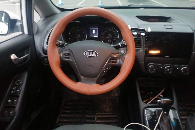 Used Kia K3 2016 1.6L Automatic GLS Steering Wheel