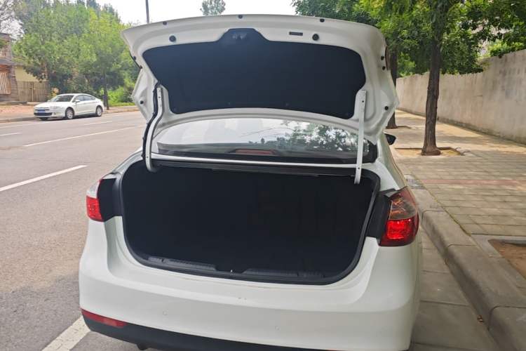 Used Kia K3 2016 1.6L Automatic GLS Trunk