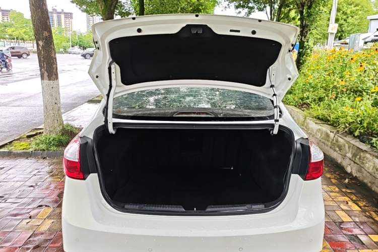 Used Kia K3 2016 1.6L Automatic GLS Trunk