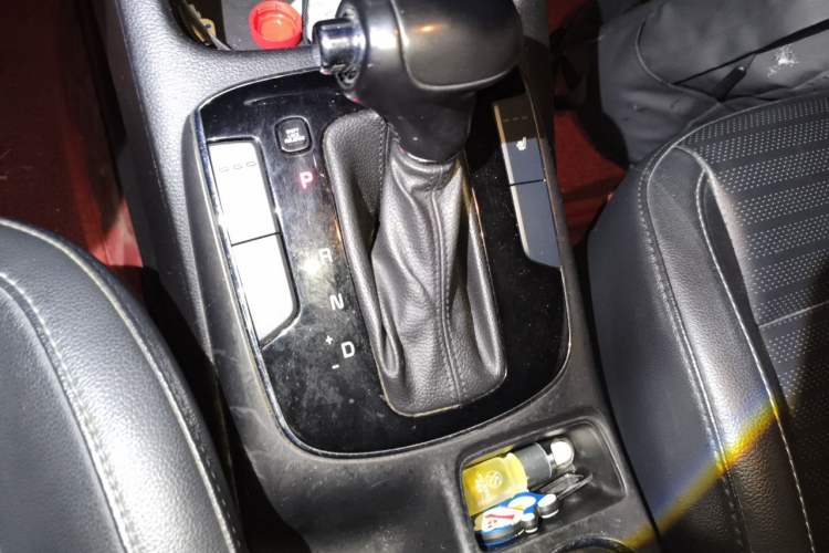 Used Kia K3 2017 1.6L Automatic 15th Anniversary Special Edition GLS Gear Lever