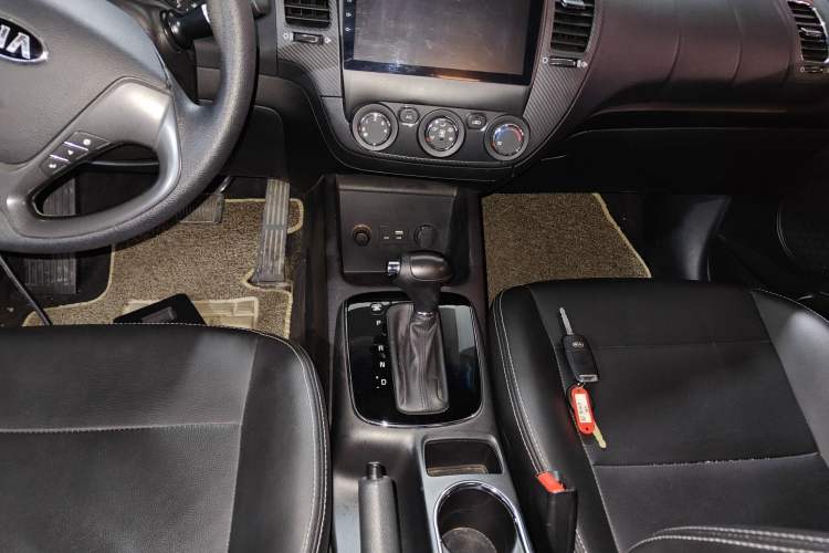 Used Kia K3 2017 1.6L Automatic 15th Anniversary Special Edition GLS Center Console