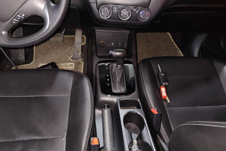 Used Kia K3 2017 1.6L Automatic 15th Anniversary Special Edition GLS Gear Lever