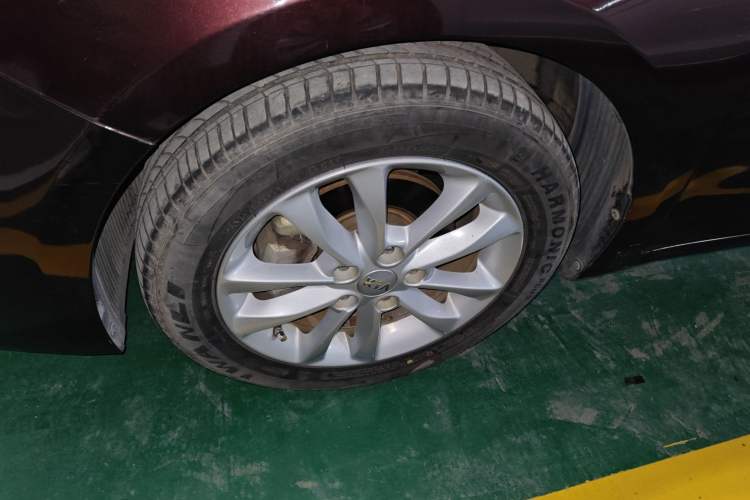 Used Kia K3 2017 1.6L Automatic 15th Anniversary Special Edition GLS Left Front Wheel Hub