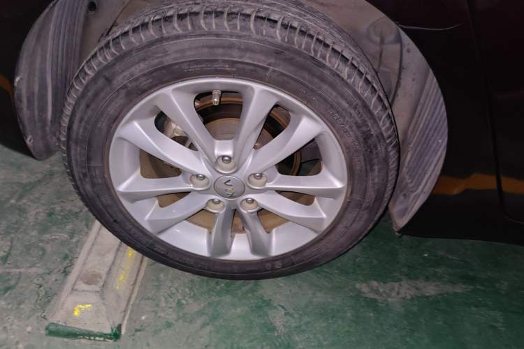 Used Kia K3 2017 1.6L Automatic 15th Anniversary Special Edition GLS Right Rear Wheel Hub
