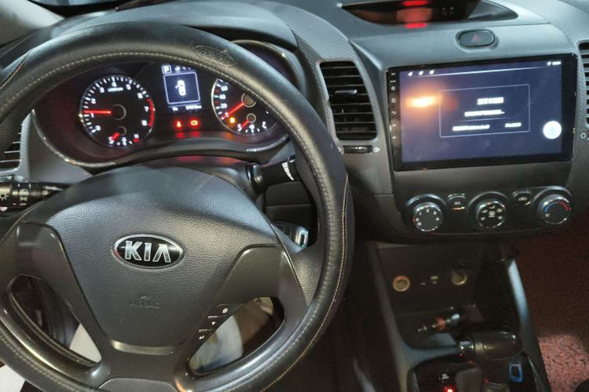 Used Kia K3 2017 1.6L Automatic 15th Anniversary Special Edition GLS Center Console