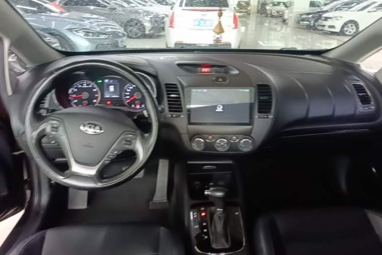 Used Kia K3 2017 1.6L Automatic 15th Anniversary Special Edition GLS Center Console