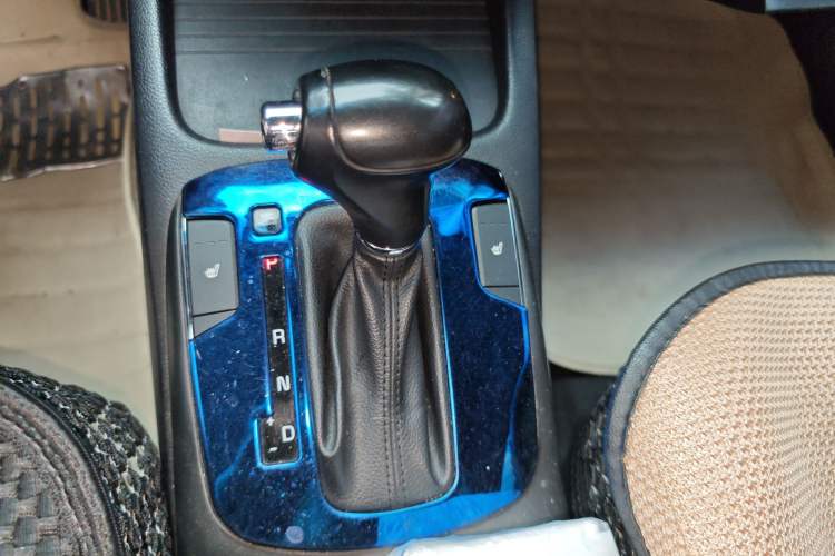 Used Kia K3 2017 1.6L Automatic 15th Anniversary Special Edition GLS Gear Lever