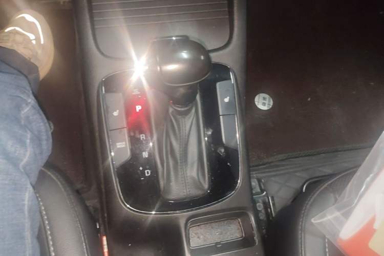 Used Kia K3 2017 1.6L Automatic 15th Anniversary Special Edition GLS Gear Lever