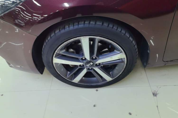 Used Kia K3 2017 1.6L Automatic 15th Anniversary Special Edition GLS Left Front Wheel Hub