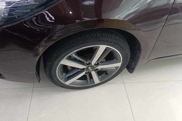 Used Kia K3 2017 1.6L Automatic 15th Anniversary Special Edition GLS Left Front Wheel Hub