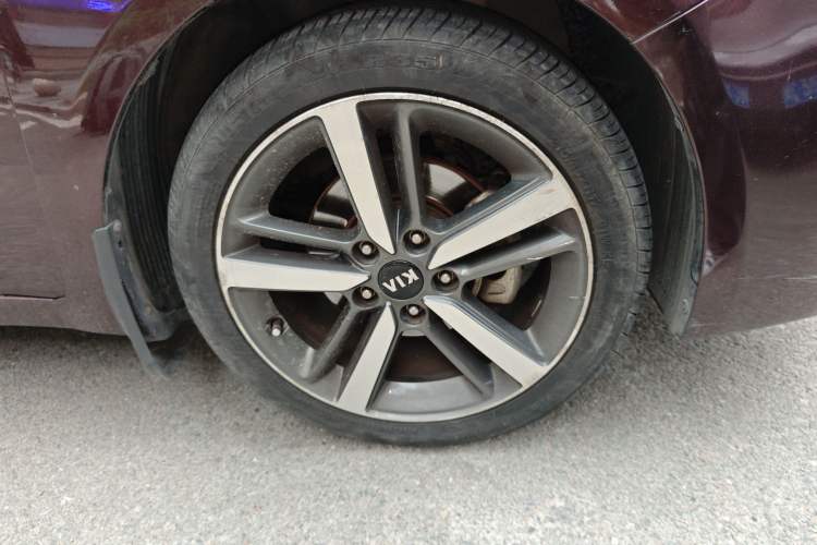 Used Kia K3 2017 1.6L Automatic 15th Anniversary Special Edition GLS Right Front Wheel Hub