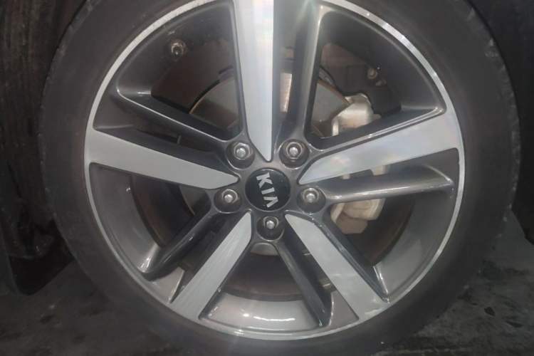 Used Kia K3 2017 1.6L Automatic 15th Anniversary Special Edition GLS Right Front Wheel Hub