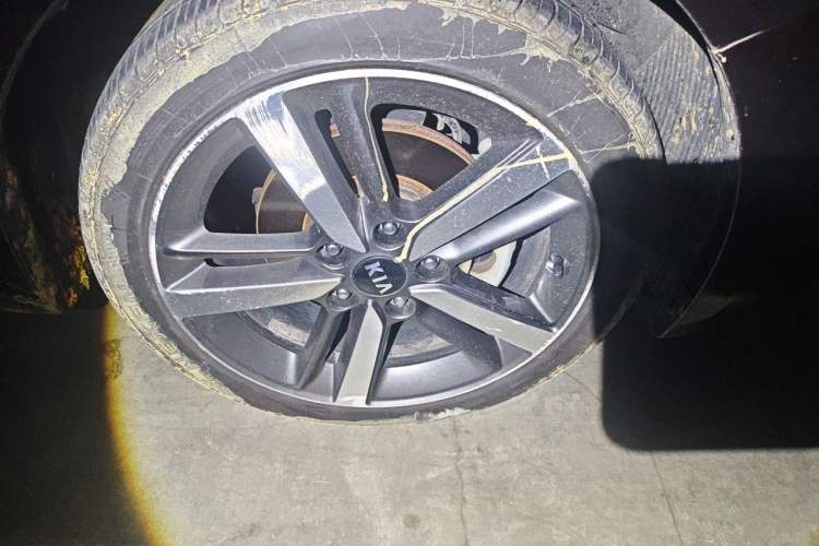 Used Kia K3 2017 1.6L Automatic 15th Anniversary Special Edition GLS Right Front Wheel Hub