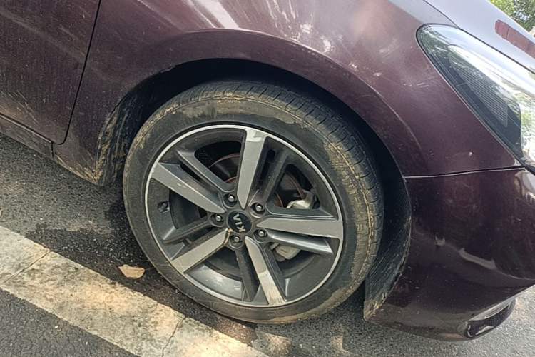 Used Kia K3 2017 1.6L Automatic 15th Anniversary Special Edition GLS Right Front Wheel Hub