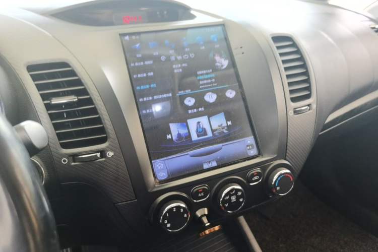 Used Kia K3 2017 1.6L Automatic 15th Anniversary Special Edition GLS Audio And AC Panel