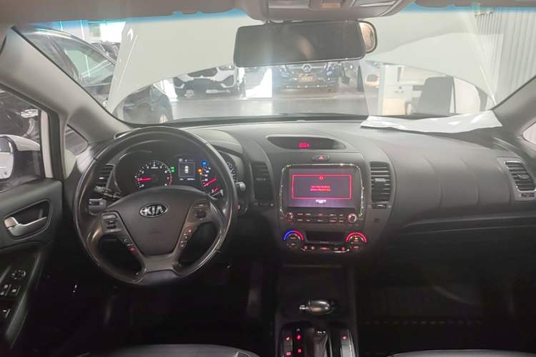 Used Kia K3 2017 1.6L Automatic 15th Anniversary Special Edition GLS Center Console
