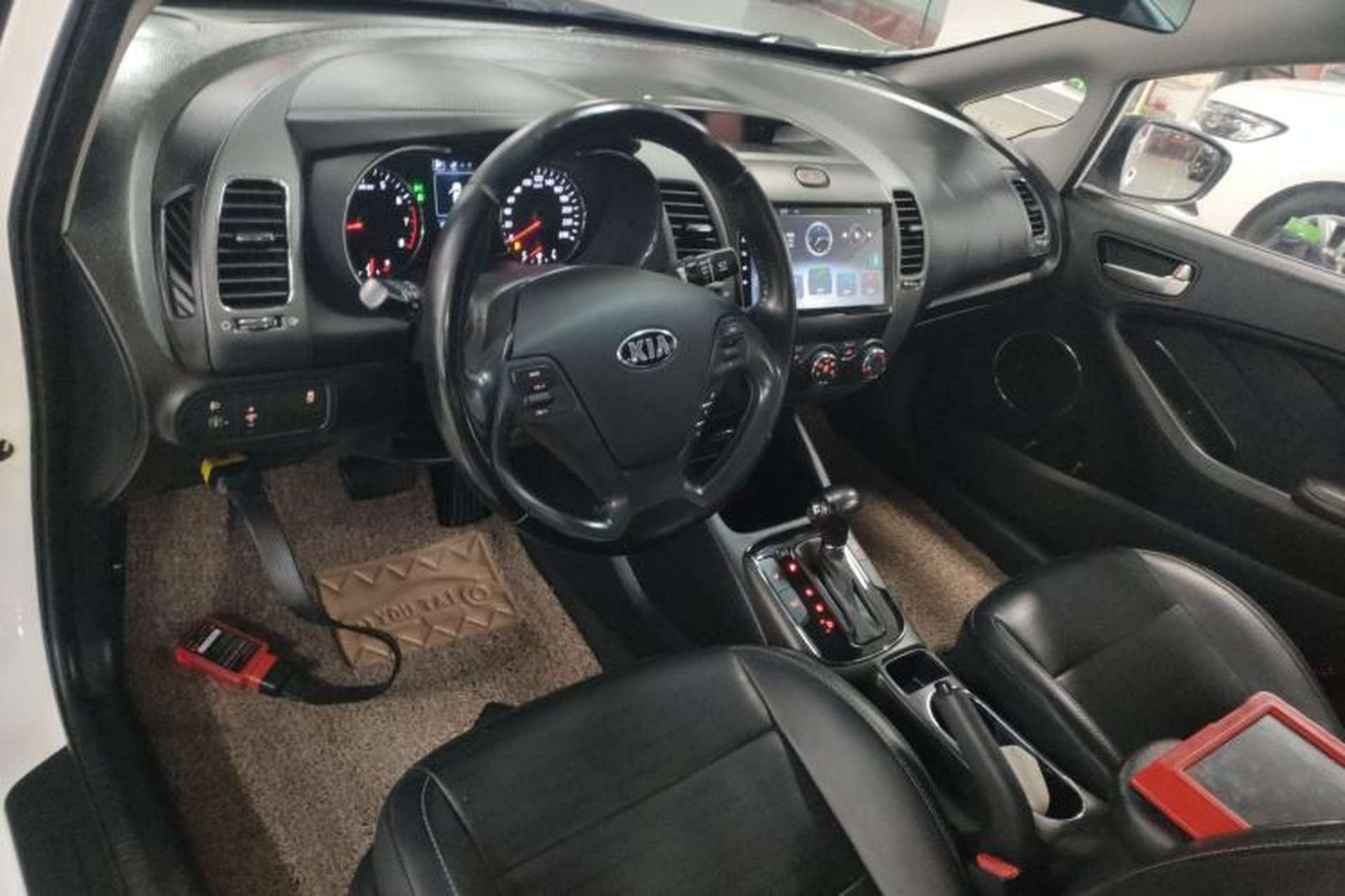 Used Kia K3 2017 1.6L Automatic 15th Anniversary Special Edition GLS Center Console