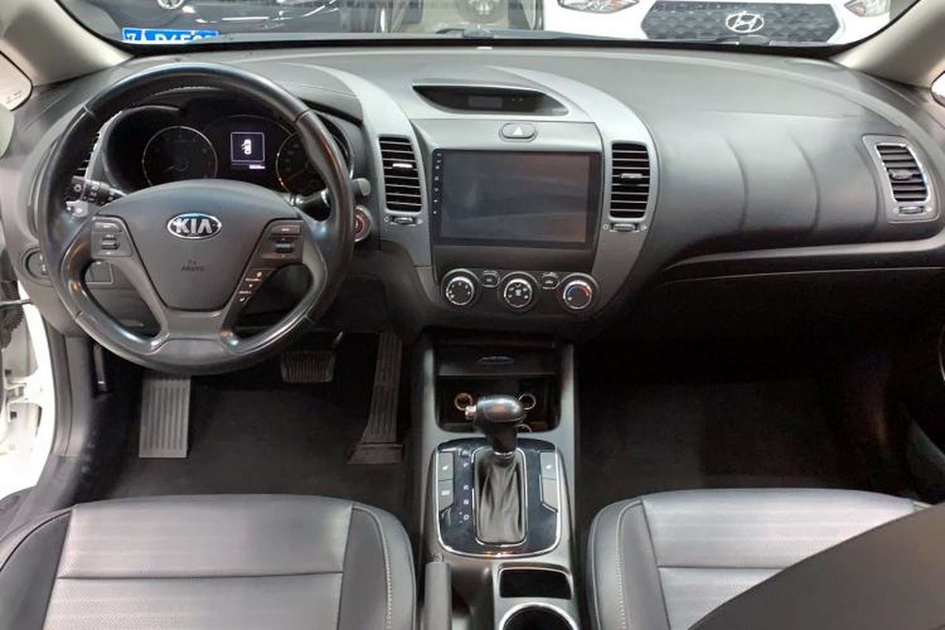 Used Kia K3 2017 1.6L Automatic 15th Anniversary Special Edition GLS Center Console