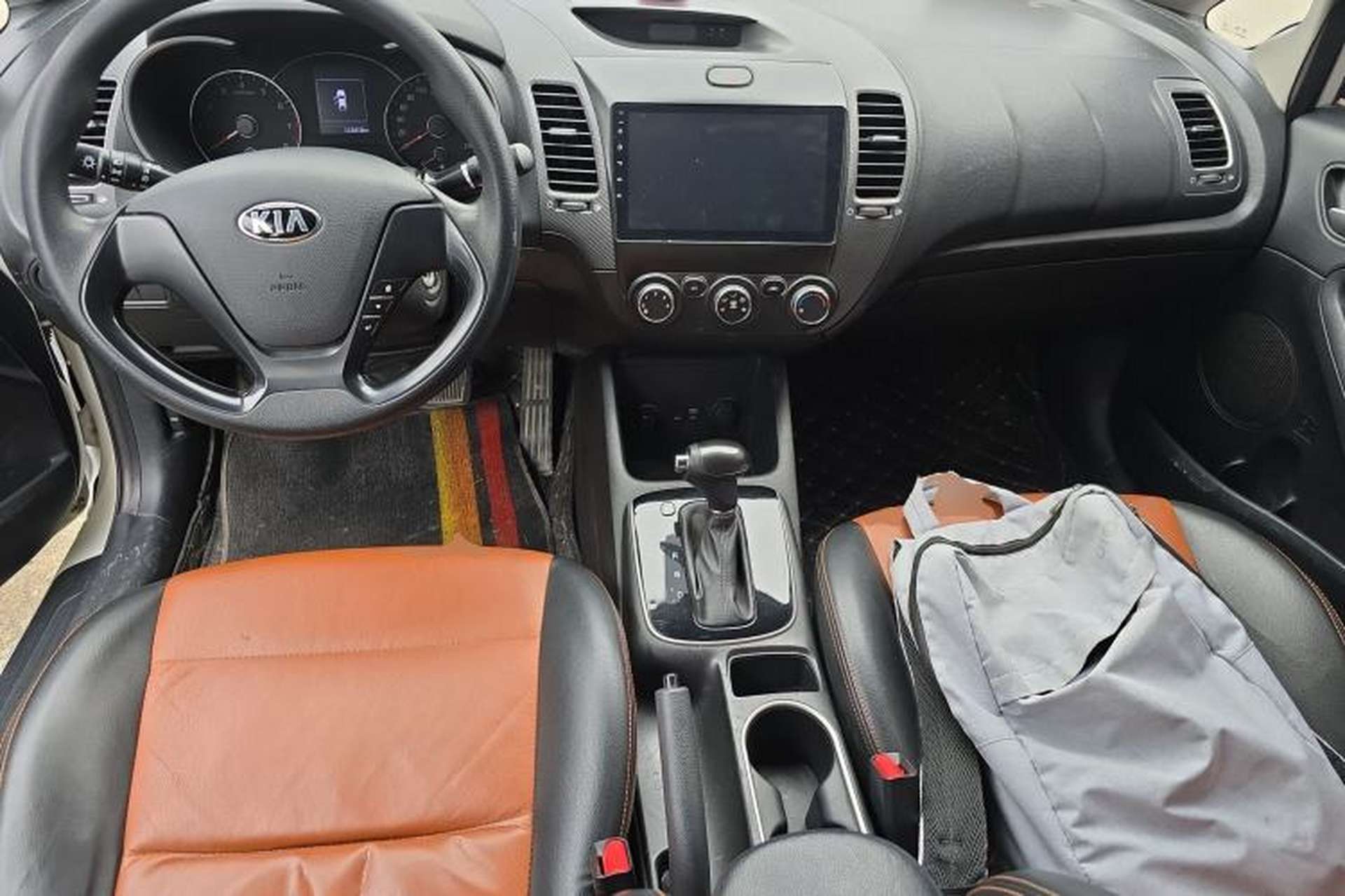 Used Kia K3 2017 1.6L Automatic 15th Anniversary Special Edition GLS Center Console