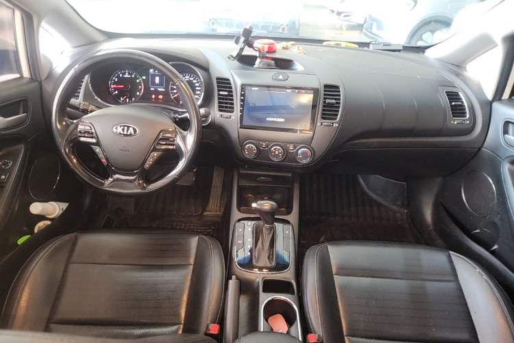 Used Kia K3 2017 1.6L Automatic 15th Anniversary Special Edition GLS Center Console