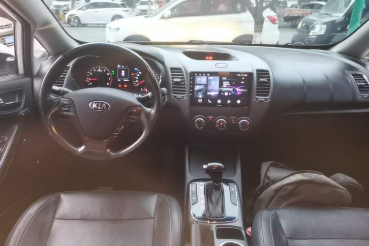 Used Kia K3 2017 1.6L Automatic 15th Anniversary Special Edition GLS Center Console