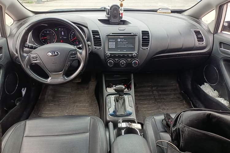 Used Kia K3 2017 1.6L Automatic 15th Anniversary Special Edition GLS Center Console