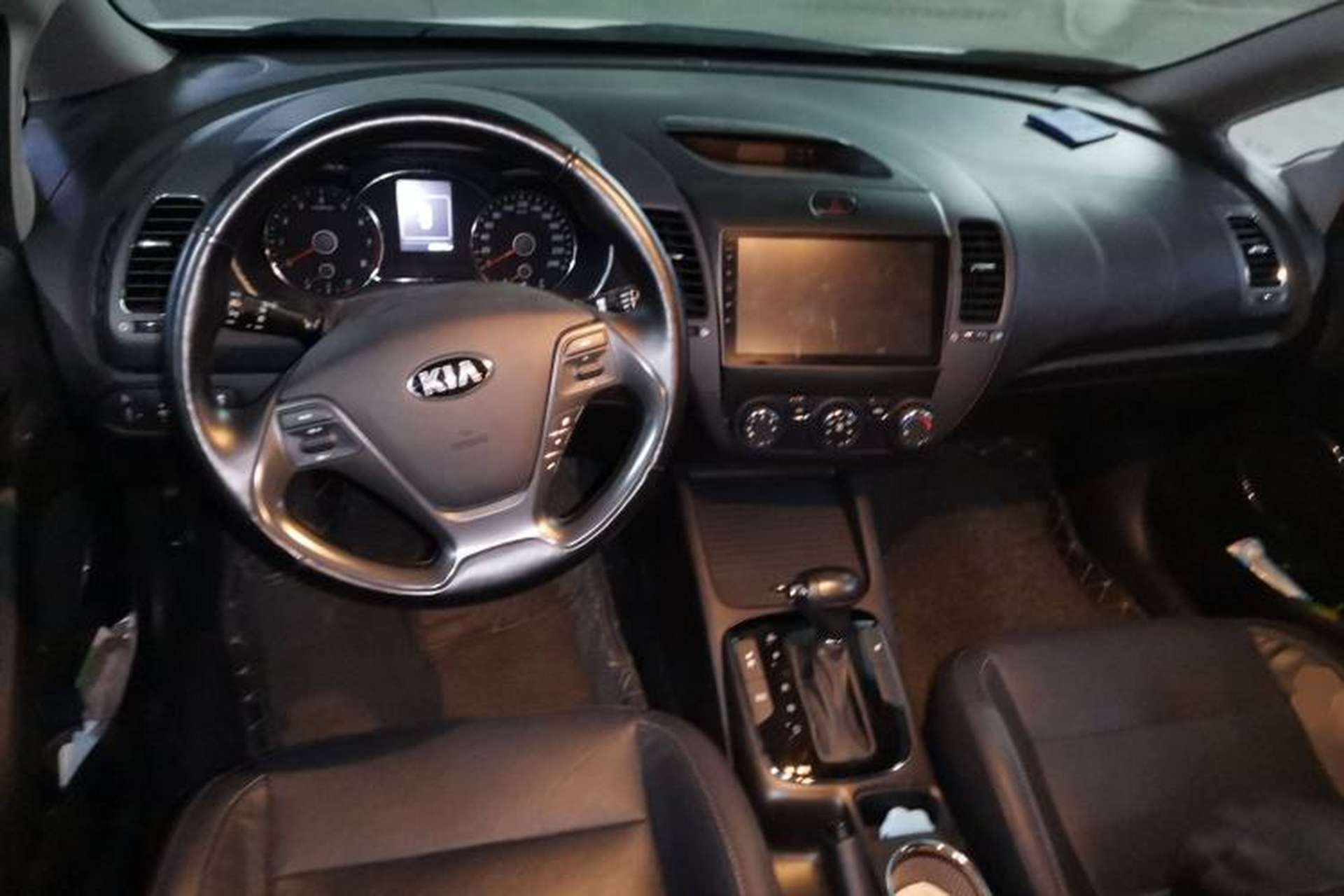 Used Kia K3 2017 1.6L Automatic 15th Anniversary Special Edition GLS Center Console