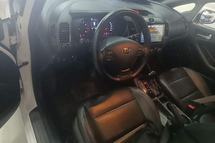 Used Kia K3 2017 1.6L Automatic 15th Anniversary Special Edition GLS Center Console