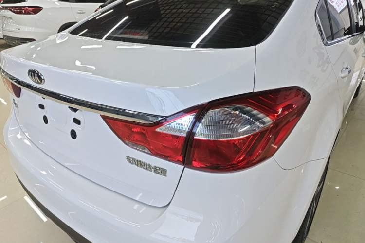 Used Kia K3 2017 1.6L Automatic 15th Anniversary Special Edition GLS Exterior 3