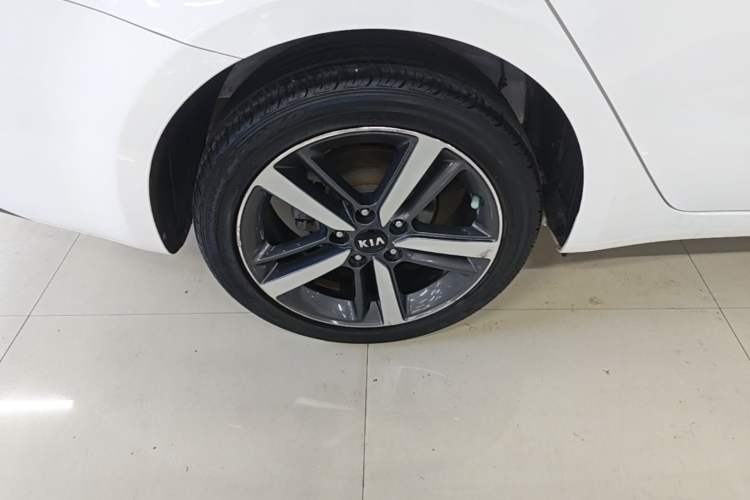 Used Kia K3 2017 1.6L Automatic 15th Anniversary Special Edition GLS Exterior 5