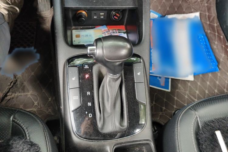 Used Kia K3 2017 1.6L Automatic 15th Anniversary Special Edition GLS Gear Lever