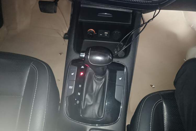 Used Kia K3 2017 1.6L Automatic 15th Anniversary Special Edition GLS Gear Lever