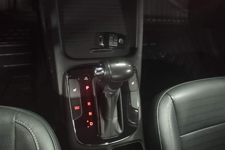 Used Kia K3 2017 1.6L Automatic 15th Anniversary Special Edition GLS Gear Lever