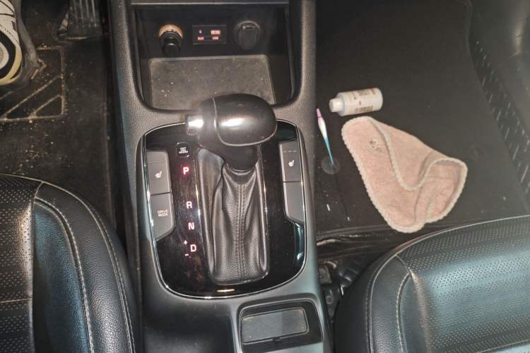Used Kia K3 2017 1.6L Automatic 15th Anniversary Special Edition GLS Gear Lever