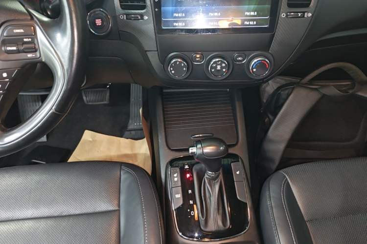 Used Kia K3 2017 1.6L Automatic 15th Anniversary Special Edition GLS Gear Lever